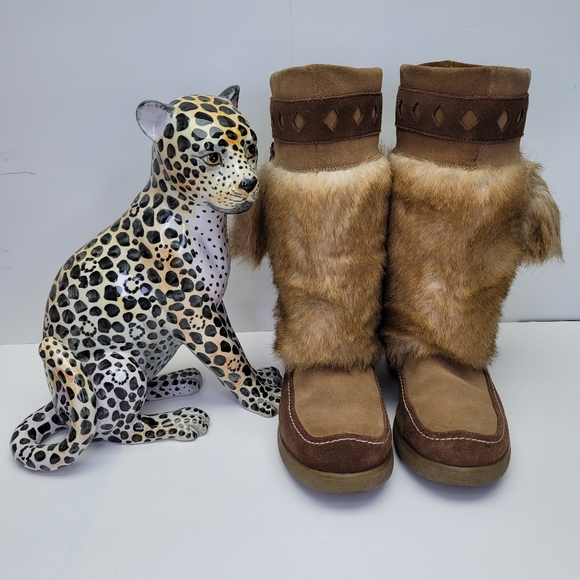 Cougar Canada squimal furry fox boots size 8.5 - Picture 2 of 13